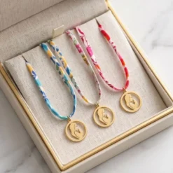Gargantilla Infantil Virgen - Estampado de flores Inglés