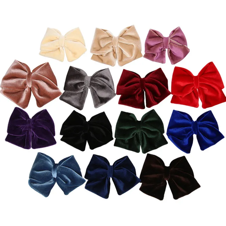 Lazo niña para pelo con pinza pico pato en terciopelo a juego con nuestras merceditas.