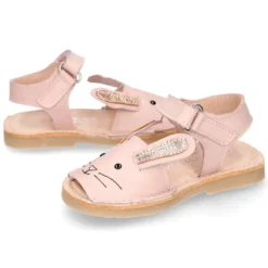 Menorquina CONEJITO ROSA en piel suave y suela flexible.