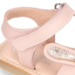 Menorquina CONEJITO ROSA en piel suave y suela flexible.