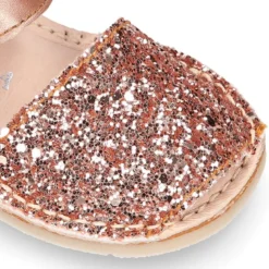 Menorquina niña cierre adherente en piel EXTRA SUAVE con glitter.
