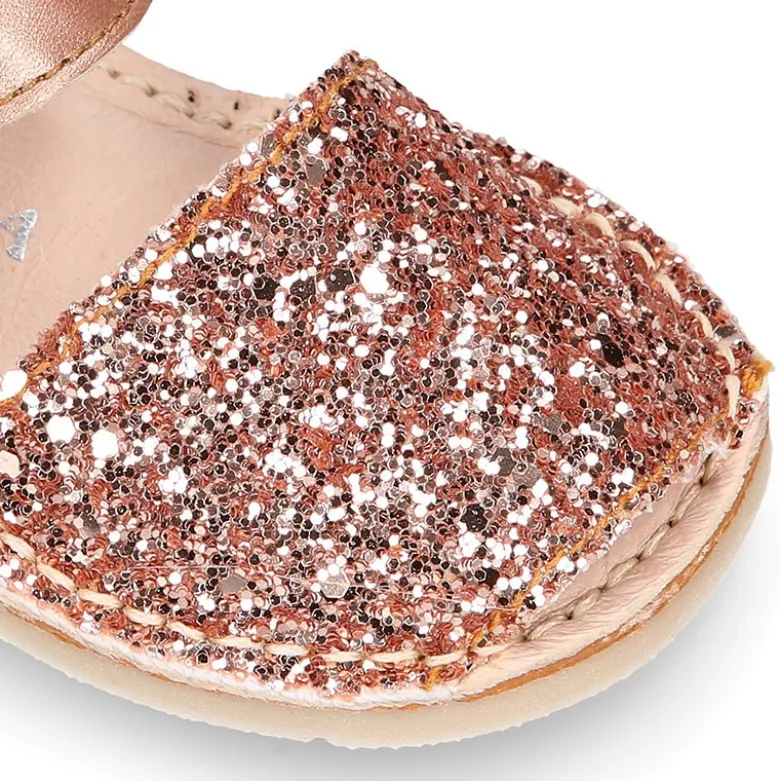 Menorquina niña cierre adherente en piel EXTRA SUAVE con glitter.