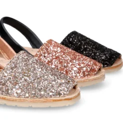 Menorquina niña con tira en piel EXTRA SUAVE con glitter.