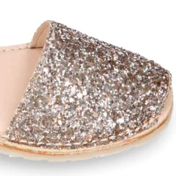 Menorquina niña con tira en piel EXTRA SUAVE con glitter.