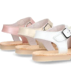 Menorquina niñas en piel nacarada con FLOR y suela flexible.