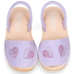 Menorquina niña Tira en piel ante lila con diseño con CORAZONES.