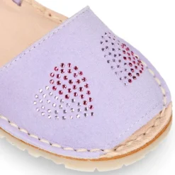 Menorquina niña Tira en piel ante lila con diseño con CORAZONES.