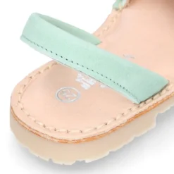 Menorquina niña Tira en piel ante menta con diseño con MARIPOSAS.