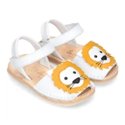 Menorquina niño LEÓN en piel suave y suela flexible.
