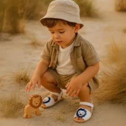 Menorquina niño LEÓN en piel suave y suela flexible.