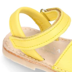 Menorquina niños cierre adherente en piel SUAVE en colores de moda.