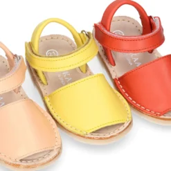 Menorquina niños cierre adherente en piel SUAVE en colores de moda.