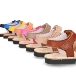 Menorquina niños piel EXTRA SUAVE cierre adherente y piso Flexible.
