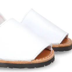 Menorquina niños Tira en piel SUAVE en color blanco.