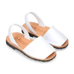 Menorquina niños Tira en piel SUAVE en color blanco.