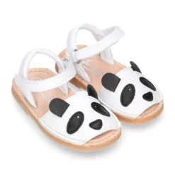 Menorquina OSO PANDA en piel suave y suela flexible.
