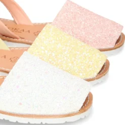 Menorquina tira en piel EXTRA SUAVE con glitter.