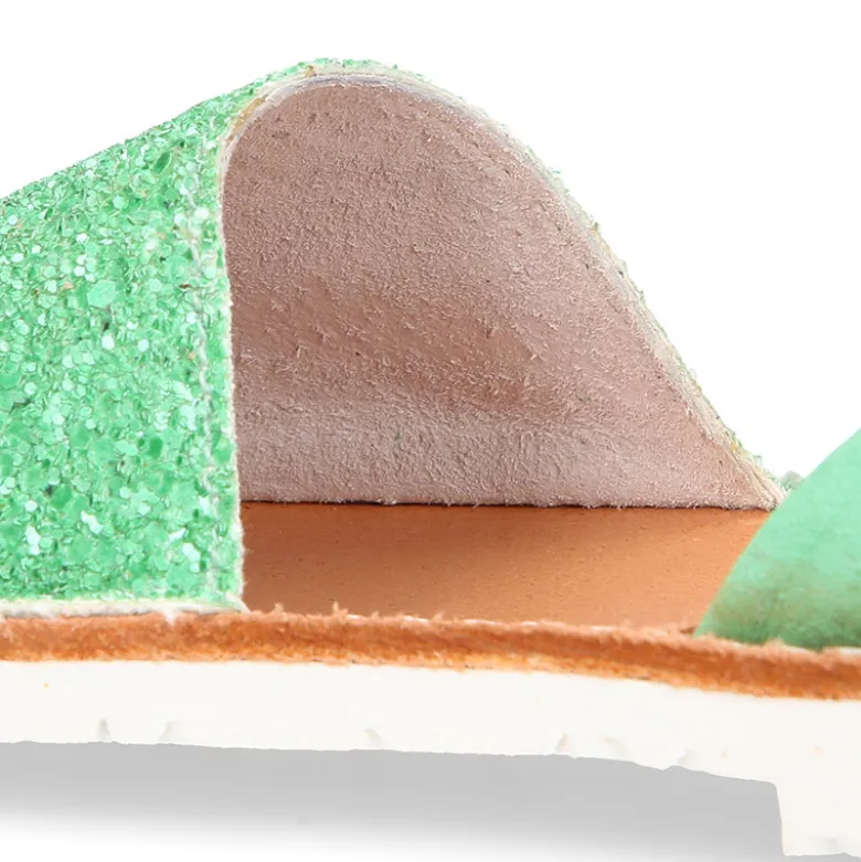 Menorquina tira en piel EXTRA SUAVE con glitter.