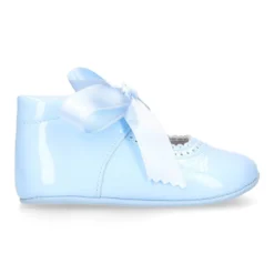 Mercedita angelito bebé niña con LAZO en piel charol.