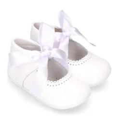 Mercedita angelito bebé niña con LAZO en piel charol.