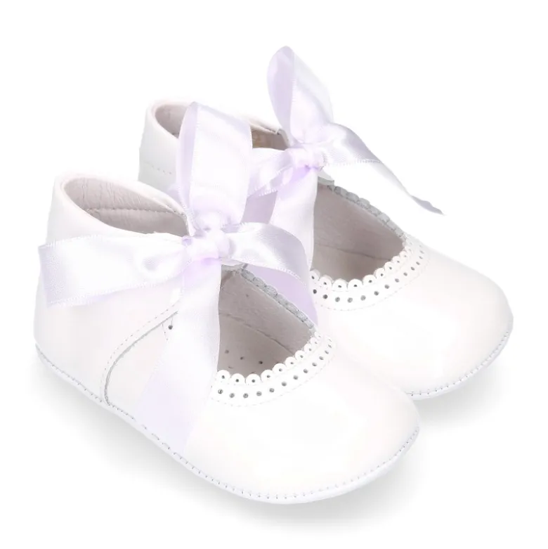 Mercedita angelito bebé niña con LAZO en piel charol.