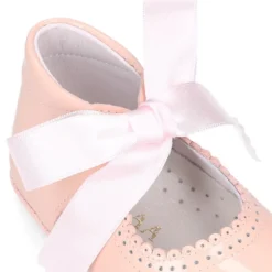 Mercedita angelito bebé niña con LAZO en piel charol.