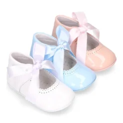 Mercedita angelito bebé niña con LAZO en piel charol.