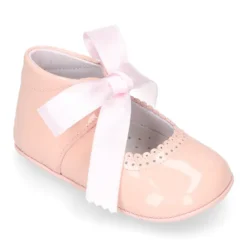 Mercedita angelito bebé niña con LAZO en piel charol.