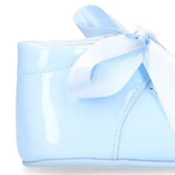 Mercedita angelito bebé niña con LAZO en piel charol.