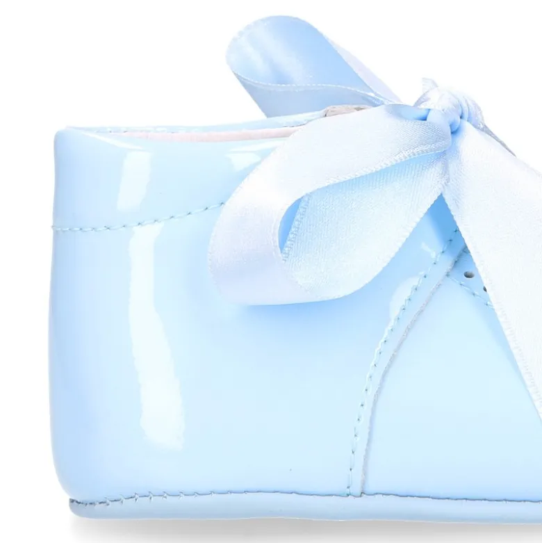 Mercedita angelito bebé niña con LAZO en piel charol.