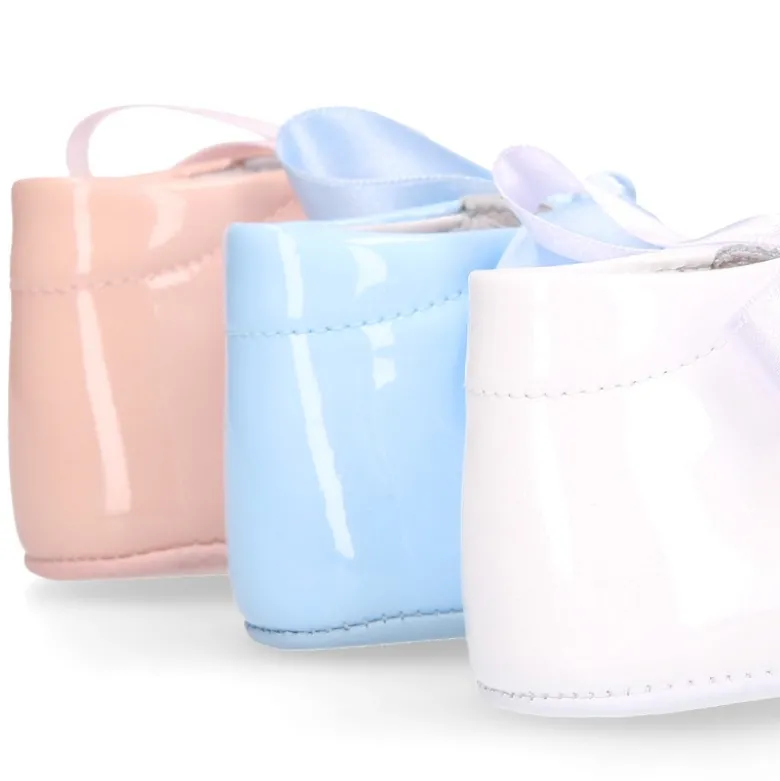 Mercedita angelito bebé niña con LAZO en piel charol.