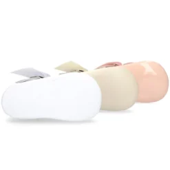Mercedita bebé con hebilla y lazo lateral en piel charol.