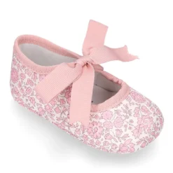 Mercedita bebé niña con lazo tipo angelito en lona LIBERTY.