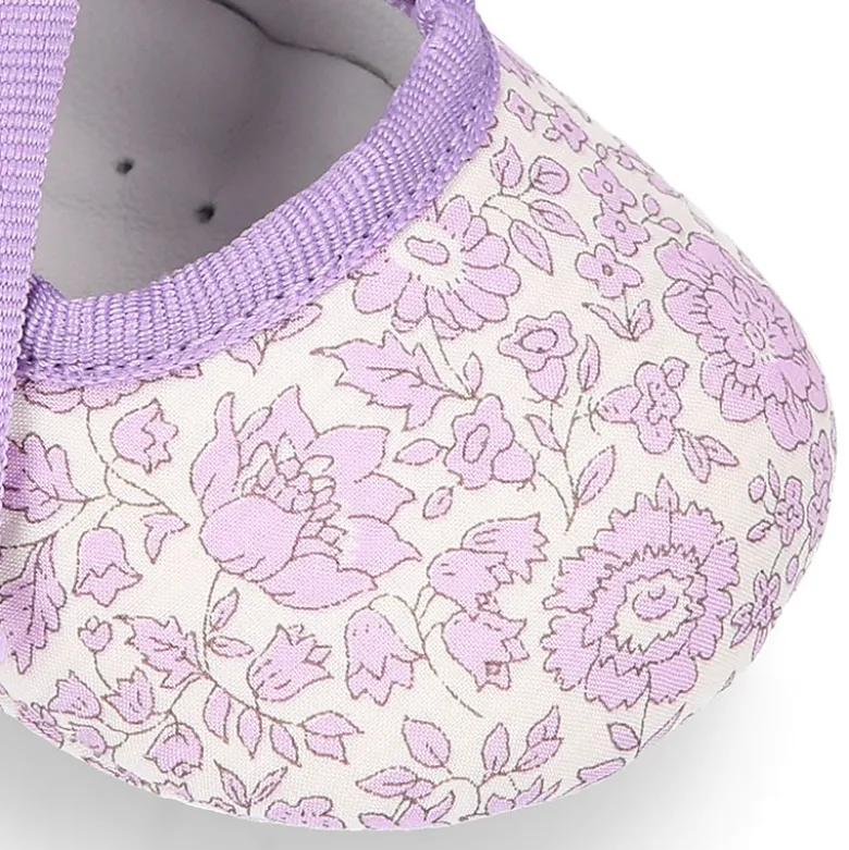 Mercedita bebé niña con lazo tipo angelito en lona LIBERTY.