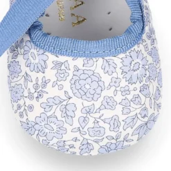 Mercedita bebé niña con lazo tipo angelito en lona LIBERTY.