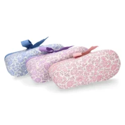 Mercedita bebé niña con lazo tipo angelito en lona LIBERTY.