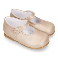 Mercedita clásica niña con botón en piel LAMINADA.