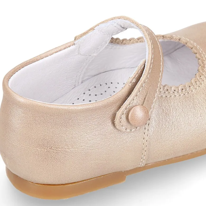 Mercedita clásica niña con botón en piel LAMINADA.