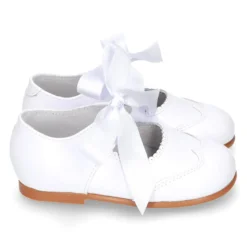 Mercedita clásica tipo ANGELITO en piel charol BLANCO.