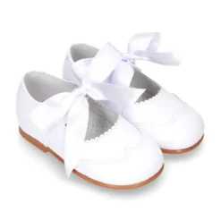 Mercedita clásica tipo ANGELITO en piel charol BLANCO.