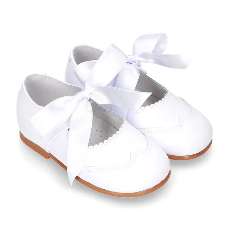 Mercedita clásica tipo ANGELITO en piel charol BLANCO.