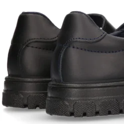 Mercedita colegial niña OKAA sin cordones con suela de goma dentada en piel lavable.