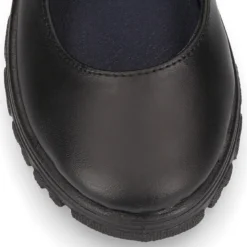 Mercedita colegial niña OKAA sin cordones con suela de goma dentada en piel lavable.