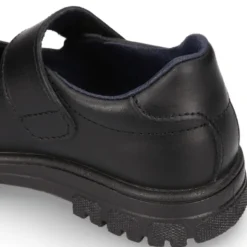 Mercedita colegial niña OKAA sin cordones con suela de goma dentada en piel lavable.