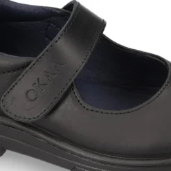 Mercedita colegial niña OKAA sin cordones con suela de goma dentada en piel lavable.