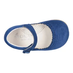 Mercedita escotada con botón en ante.