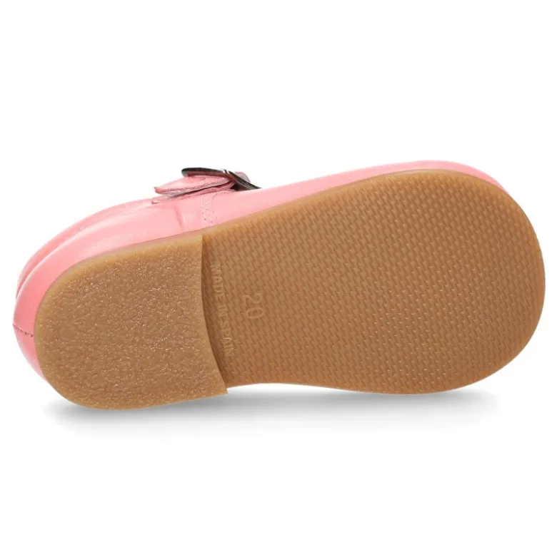 Mercedita escotada MODA con hebilla en piel napa.