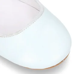 Mercedita MODA escotada con hebilla en piel suave en colores de temporada.