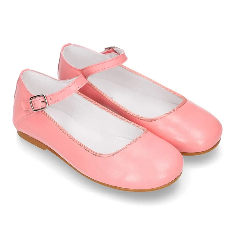 Mercedita MODA escotada con hebilla en piel suave en colores de temporada.