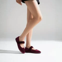Mercedita mujer en terciopelo burdeos con elástico